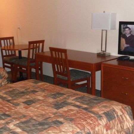 Stampeder Inn Ponoka Zimmer foto